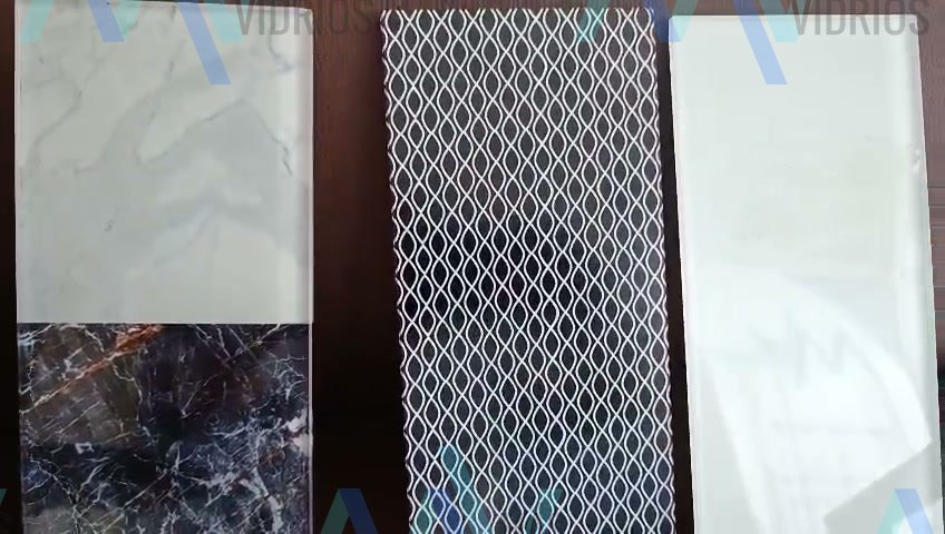 Muestras de vidrio impreso con efecto mármol y trama de rombos · MÁS VIDRIOS